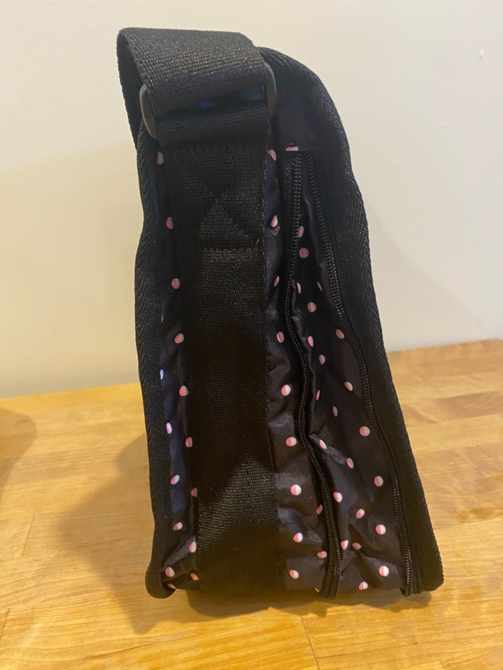 Lesportsac Deluxe Everyday Bag - Picture 4 of 8